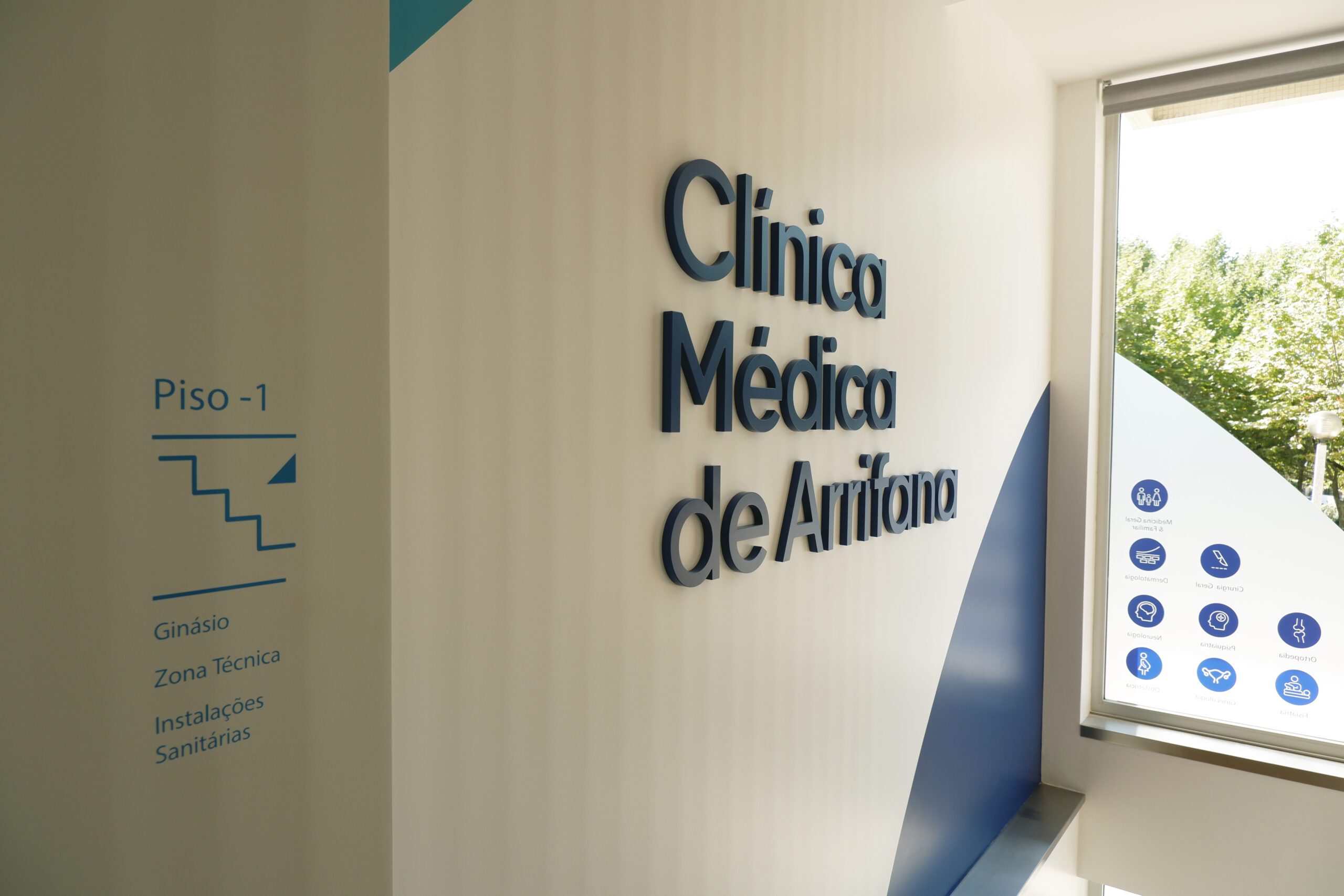 parede_entrada_clinica_medica_de_arrifana_santa_maria_da_feira